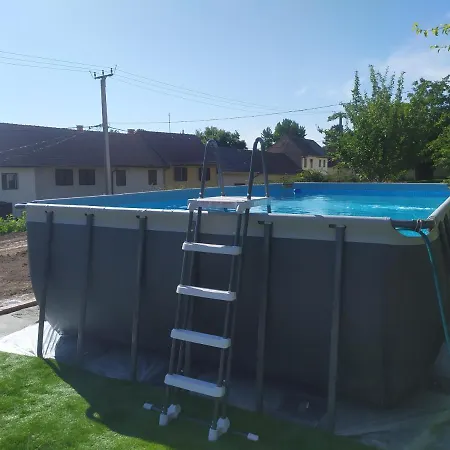 Neidhardt Vendeghaz 아파트