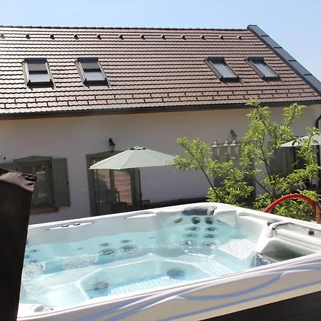 Neidhardt Vendeghaz 아파트 *