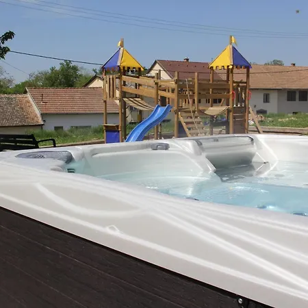 Neidhardt Vendeghaz 아파트 *