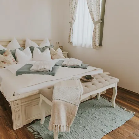 Neidhardt Vendeghaz Apartment