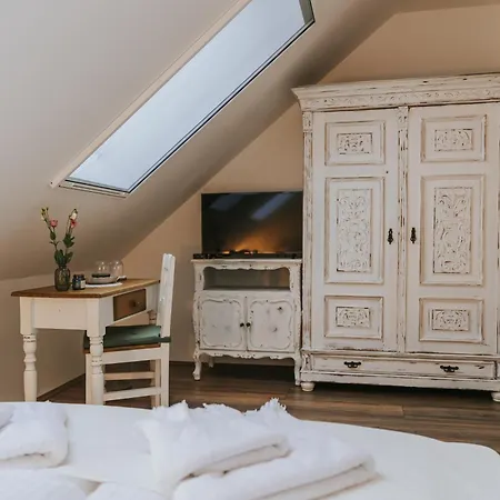 Neidhardt Vendeghaz 아파트 *