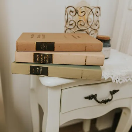 Neidhardt Vendeghaz 아파트 *