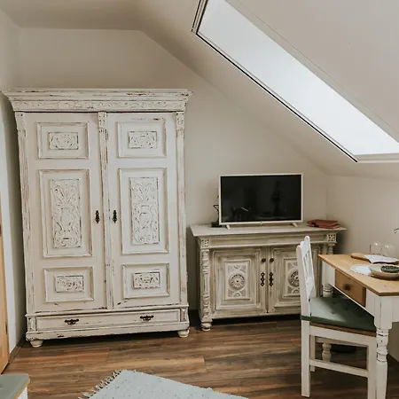 Neidhardt Vendeghaz Apartment