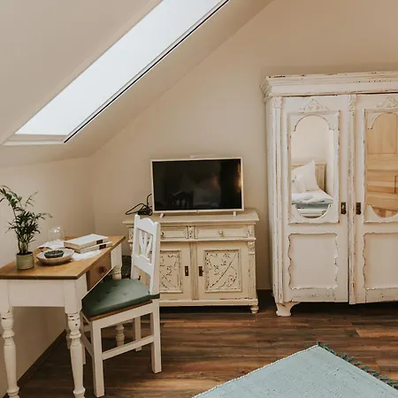 Neidhardt Vendeghaz Apartment *