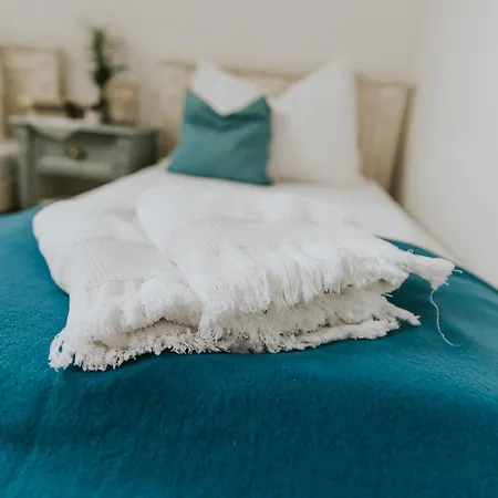 Neidhardt Vendeghaz 아파트 *