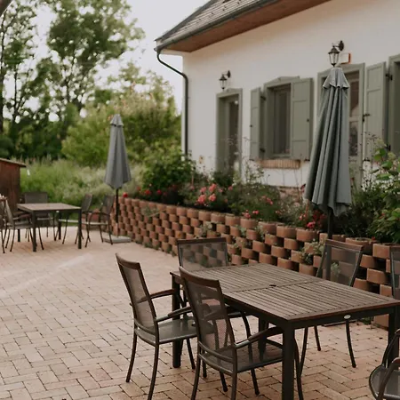 Neidhardt Vendeghaz *