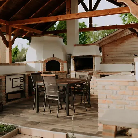 Neidhardt Vendeghaz 아파트