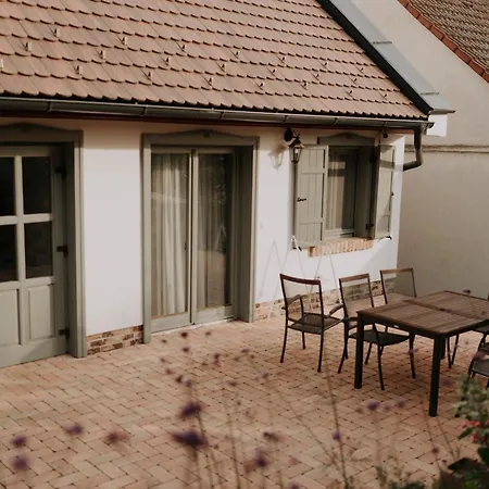 Neidhardt Vendeghaz Apartment *